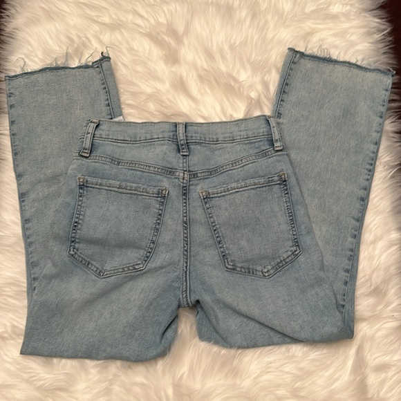 EUC BANANA REPUBLIC LIGHT WASH DEMI BOOT JEANS IN WOMEN’s  SIZE 24/00 PETITE - Picture 6 of 8